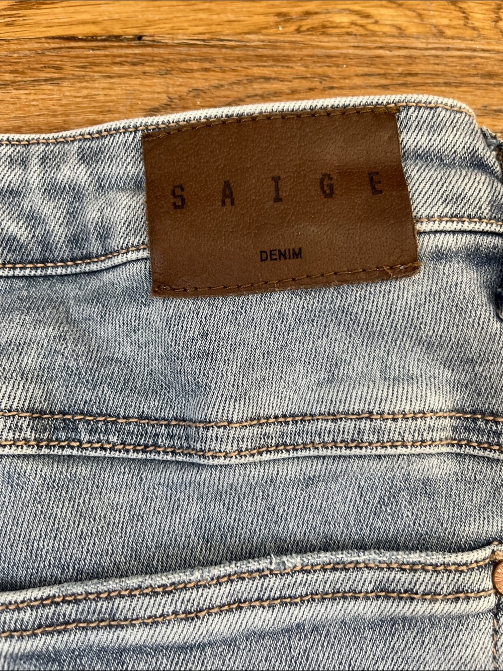 Saige Denim Light Wash Barrel Leg Women’s Jeans - Picture 7 of 11